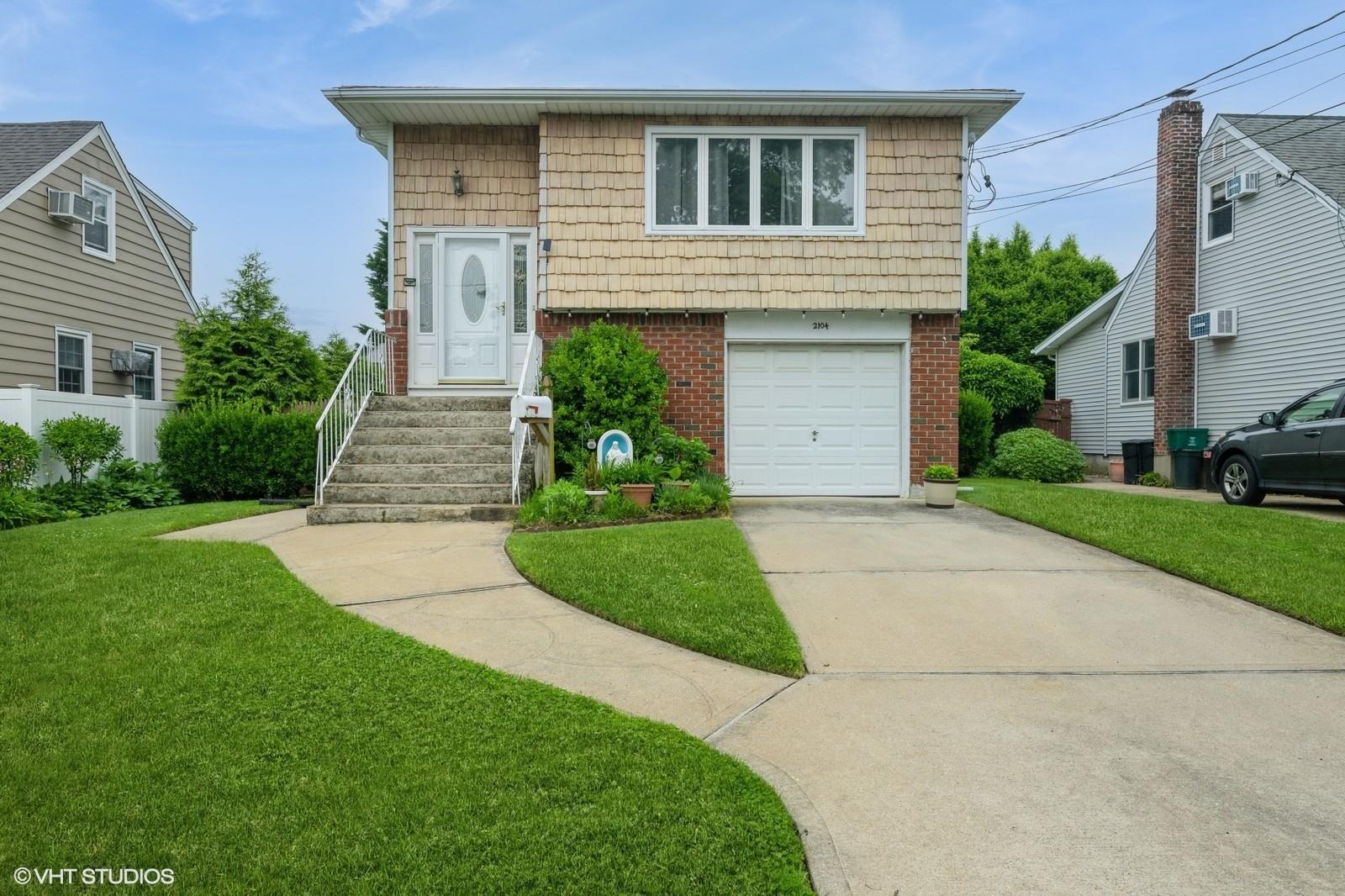 2104 Fir Street, Wantagh, New York image 2