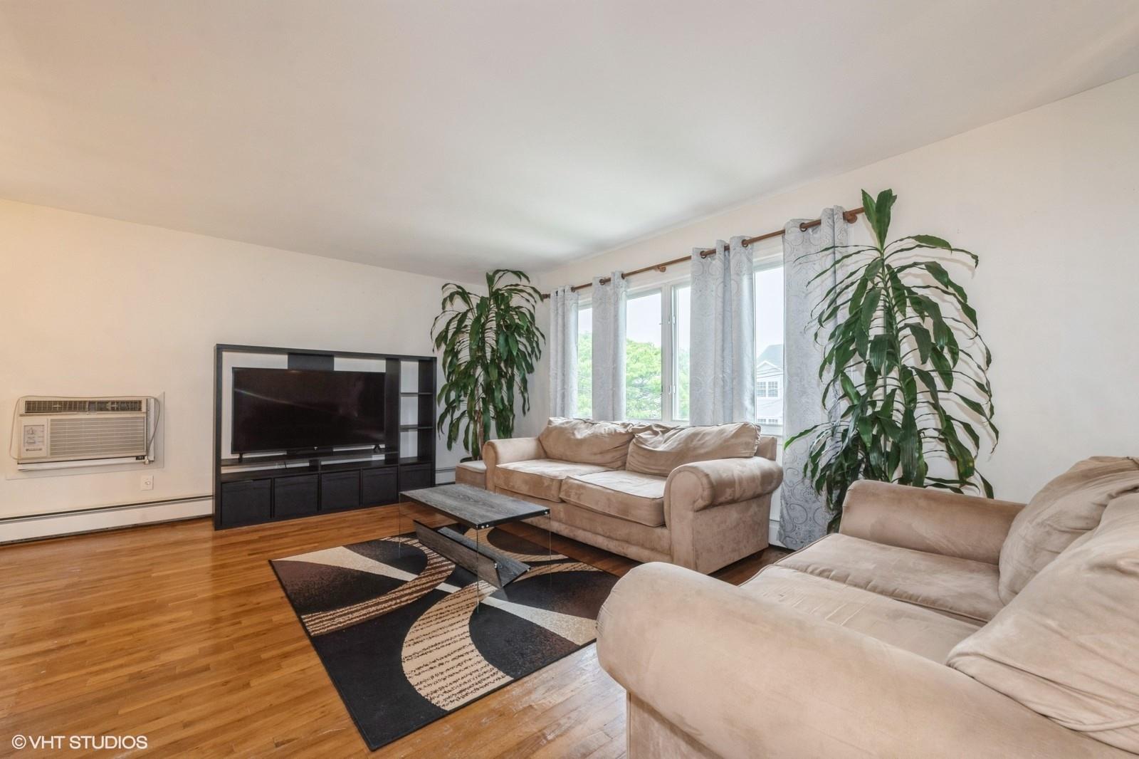 2104 Fir Street, Wantagh, New York image 3