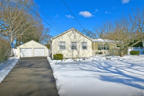 Homes For Sale - 7 Gerber Street<br/> Dix Hills, NY 11746