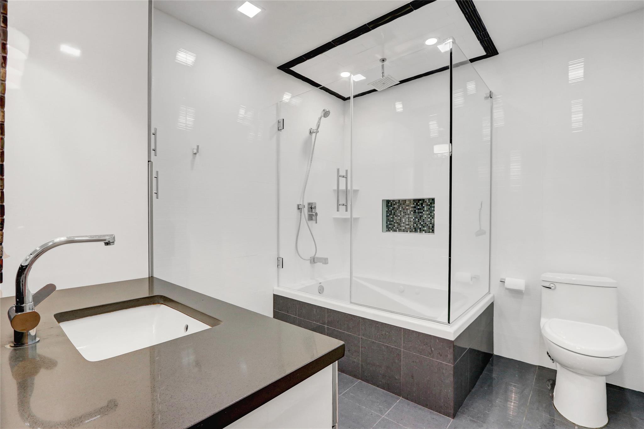 12 Bridle Path Lane, Port Jefferson, New York image 19