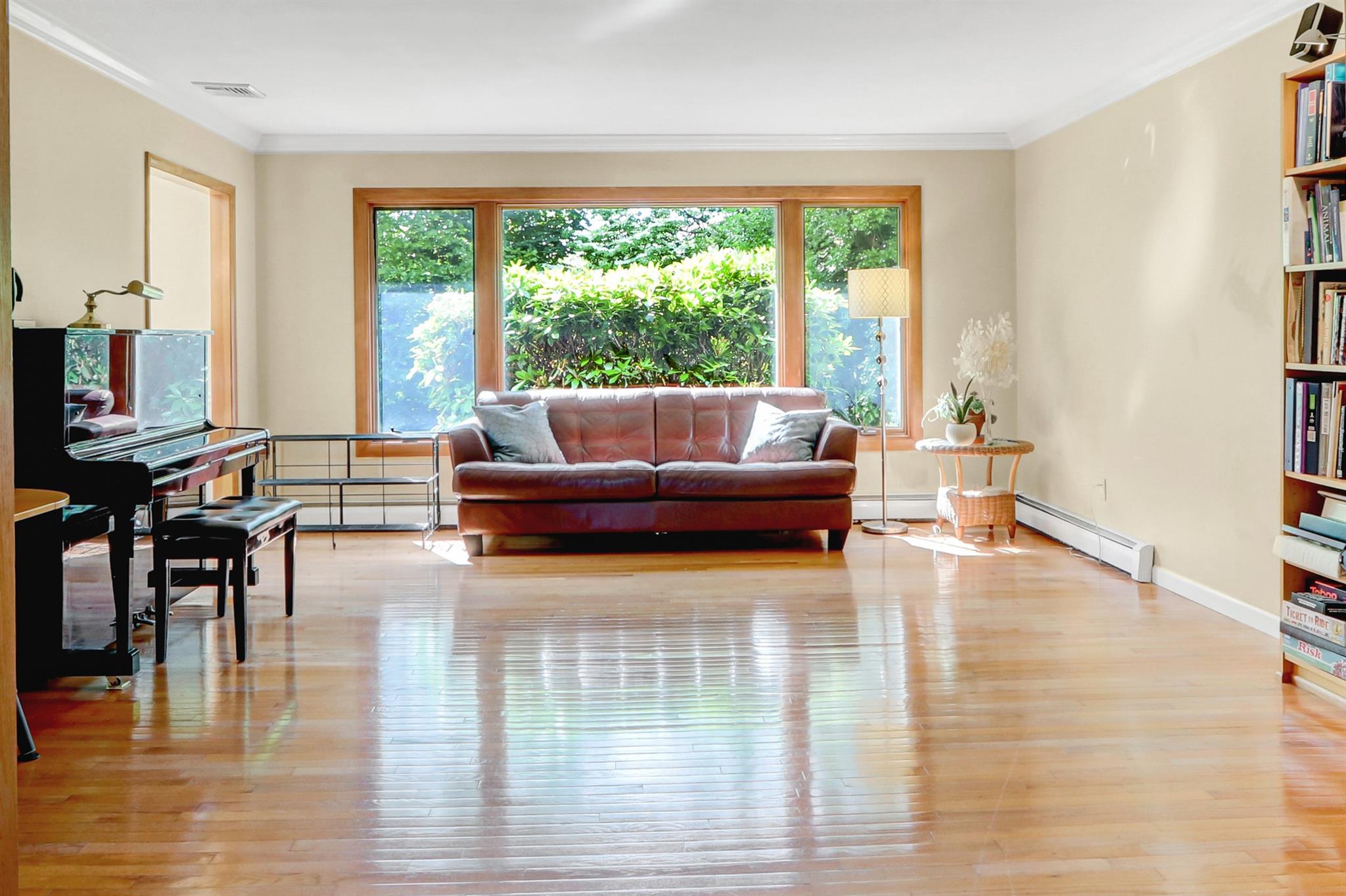12 Bridle Path Lane, Port Jefferson, New York image 5