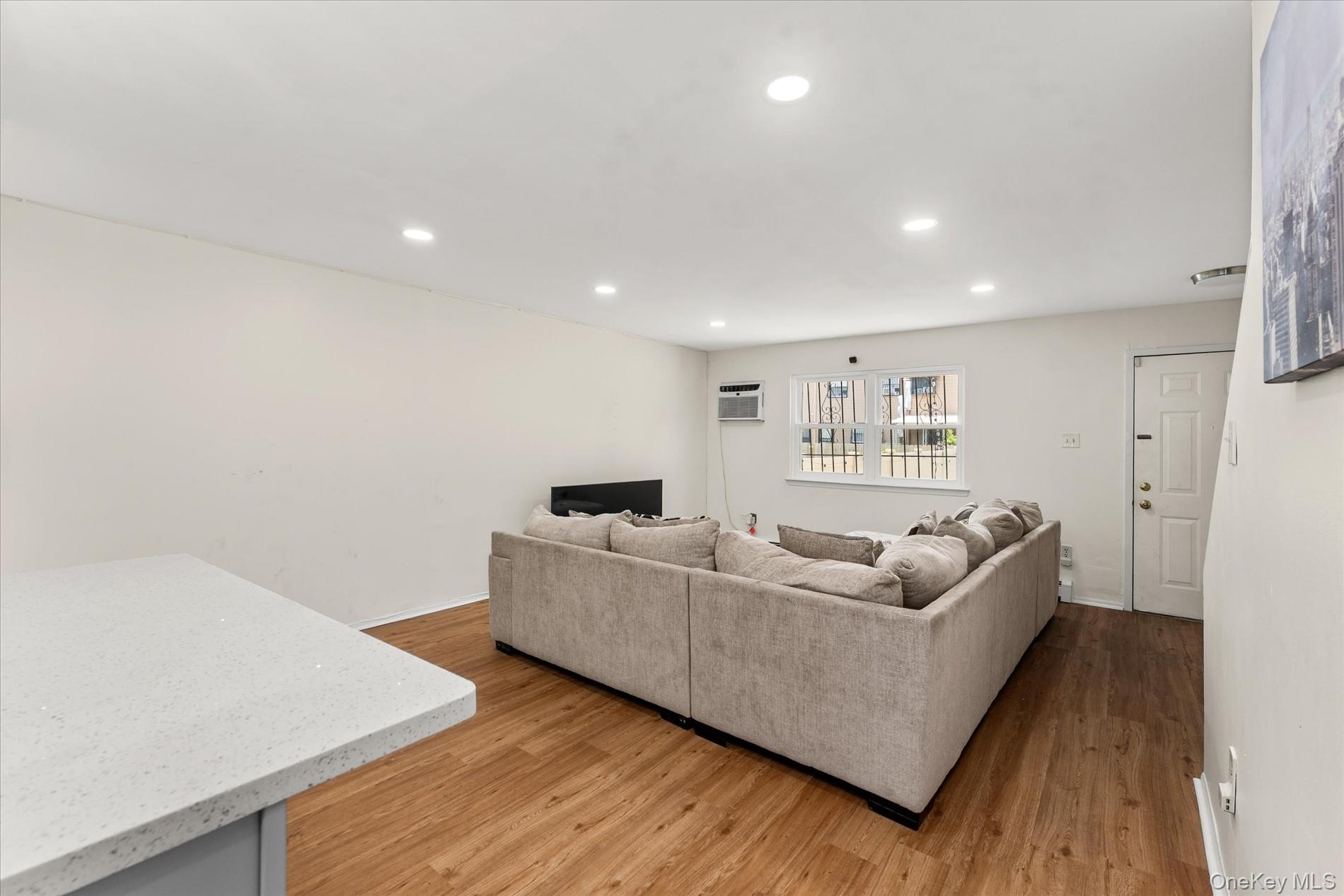 534 Warwick Street - Photo 4