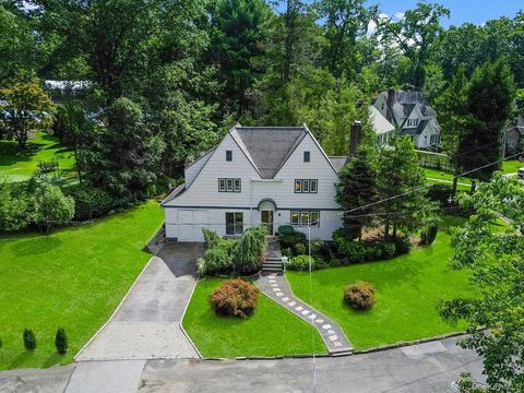 166 VALLEY STREAM Road Larchmont NY 10538
