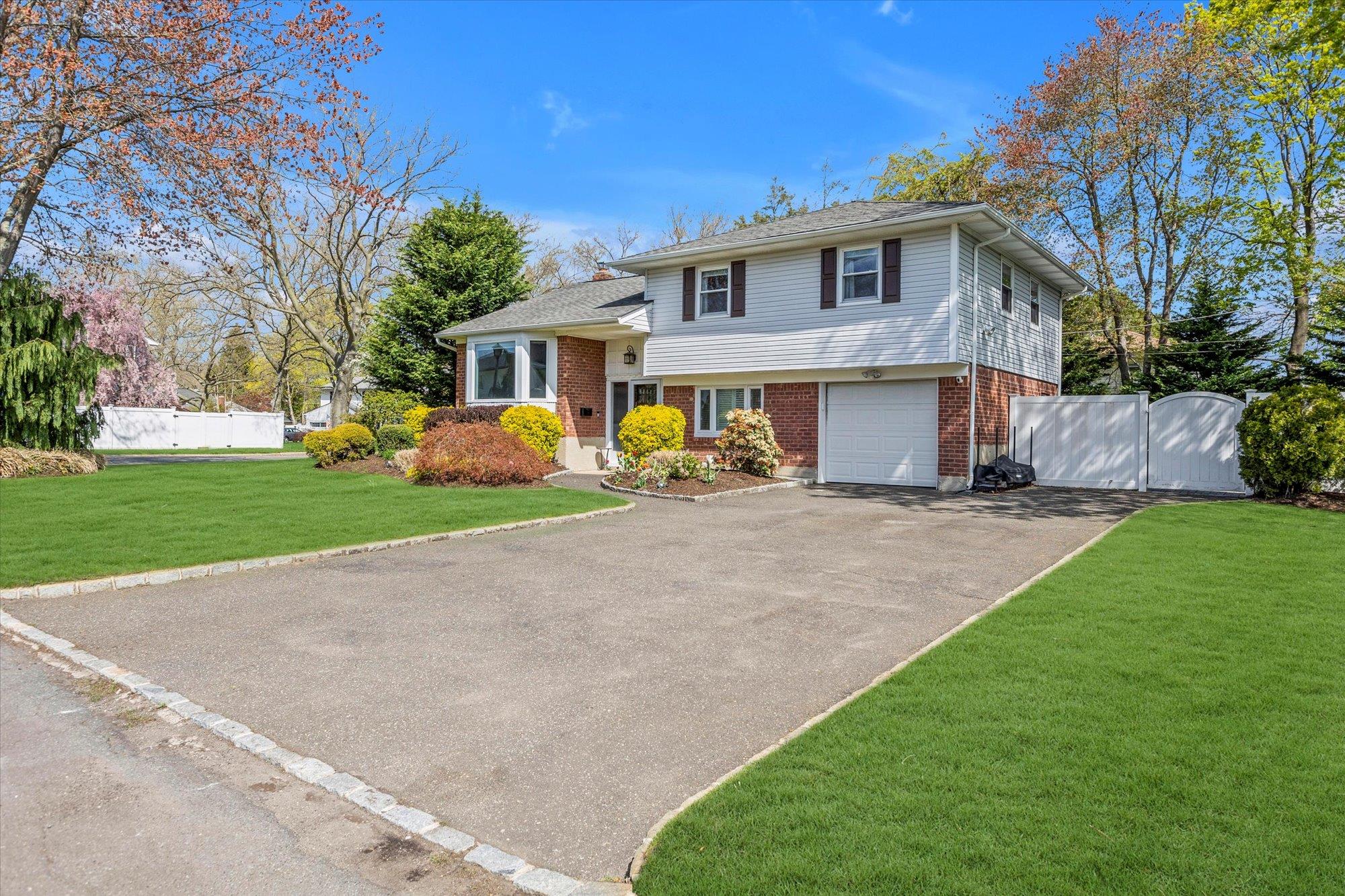 1 Earl Gate, Melville, New York image 2