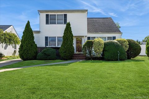 2846 Walter Road Wantagh NY 11793