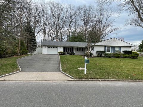 11 Shadetree Lane Stony Brook NY 11790