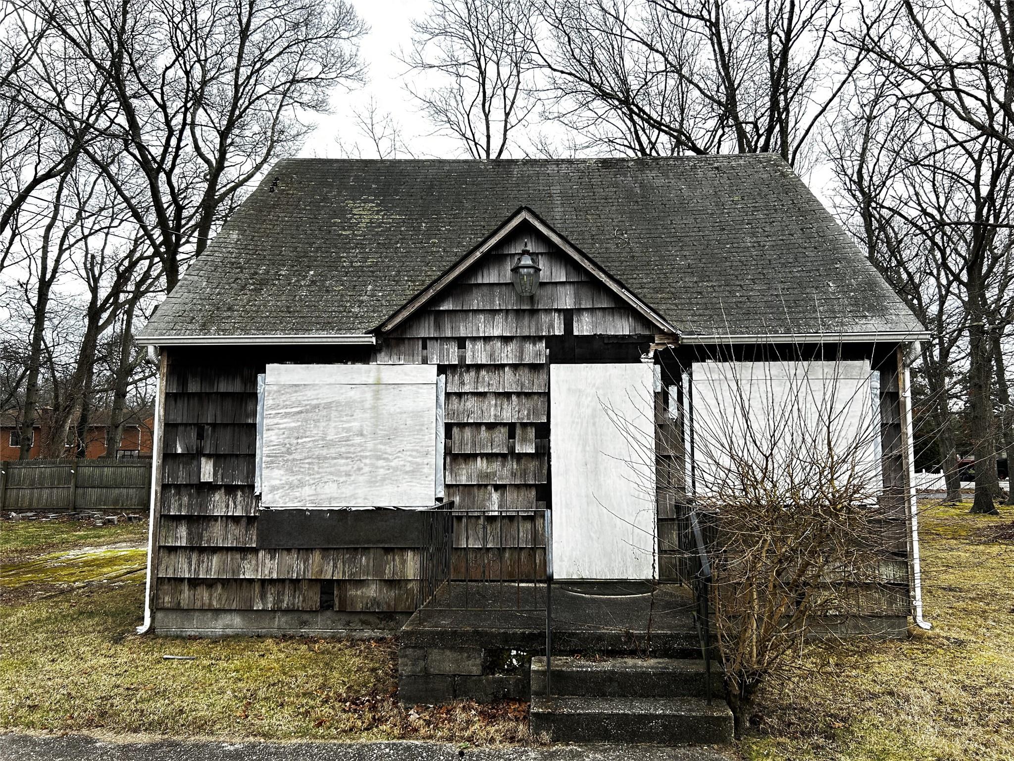 33 Broadway, Shirley, New York image 6