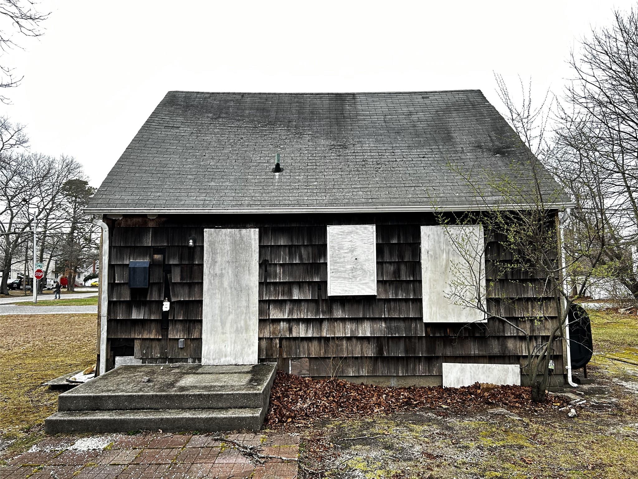 33 Broadway, Shirley, New York image 4