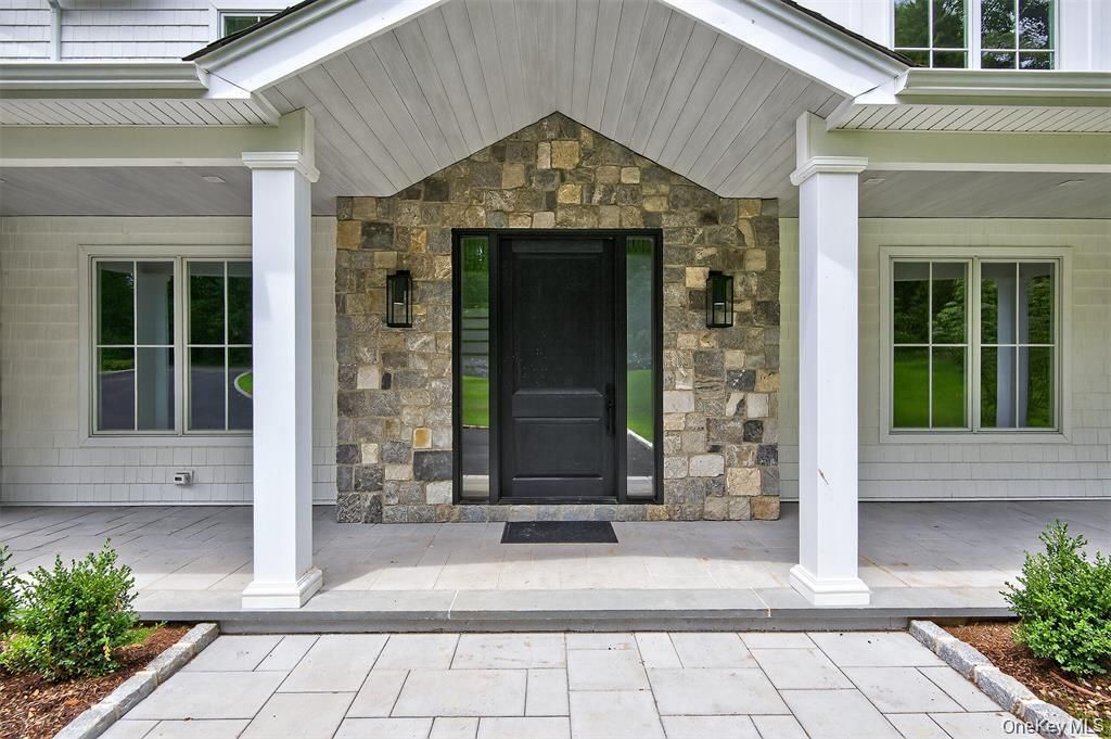 Photo of 32 Pine Road, Syosset, NY 11791 (MLS # 978412)