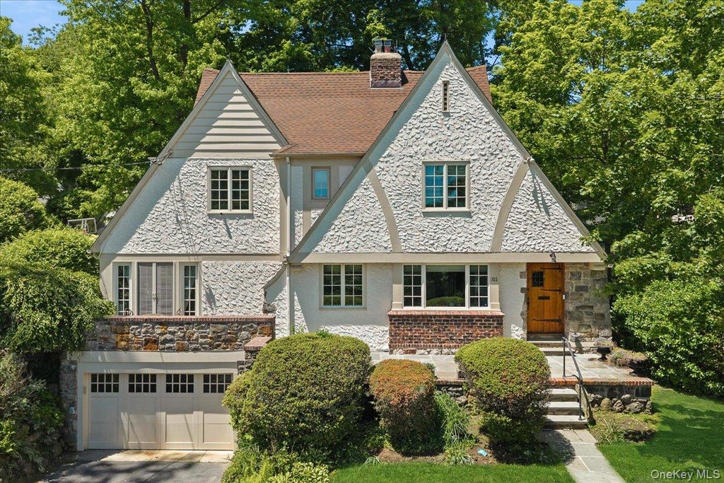 Photo of 311 Lyncroft Road, New Rochelle, NY 10804 (MLS # 1048619)
