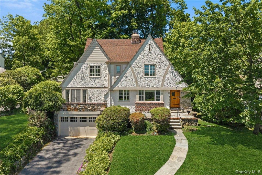 Photo of 311 Lyncroft Road, New Rochelle, NY 10804 (MLS # 1048619)