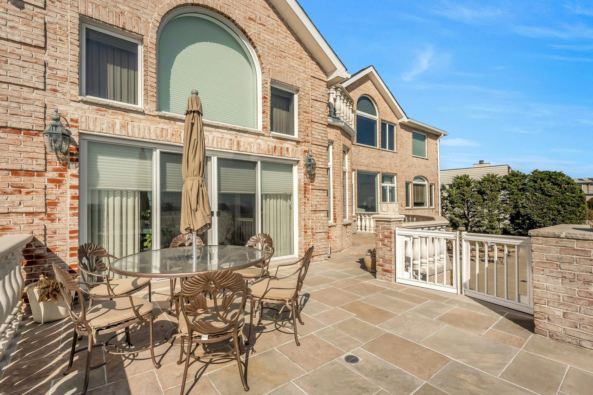115 Kensington Oval, New Rochelle, Florida image 32