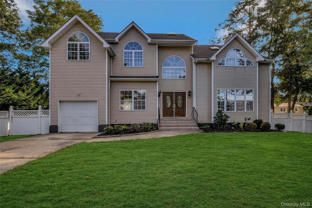 Photo of 60 Delamere Street, Huntington, NY 11743 (MLS # 922895)