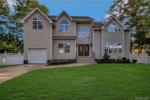 60 Delamere Street Huntington NY 11743