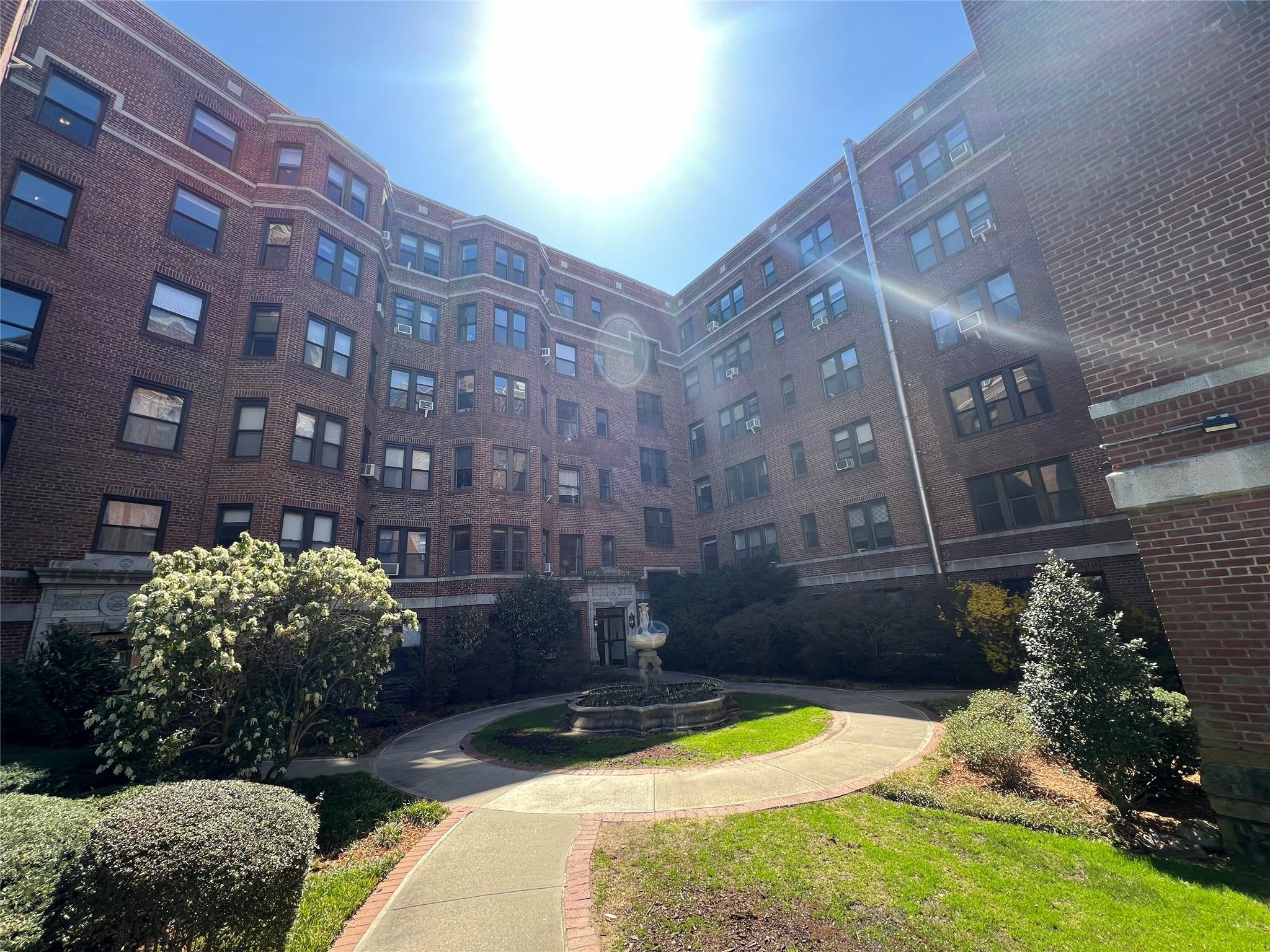 11 Alden Road #5H, Larchmont, New York image 1