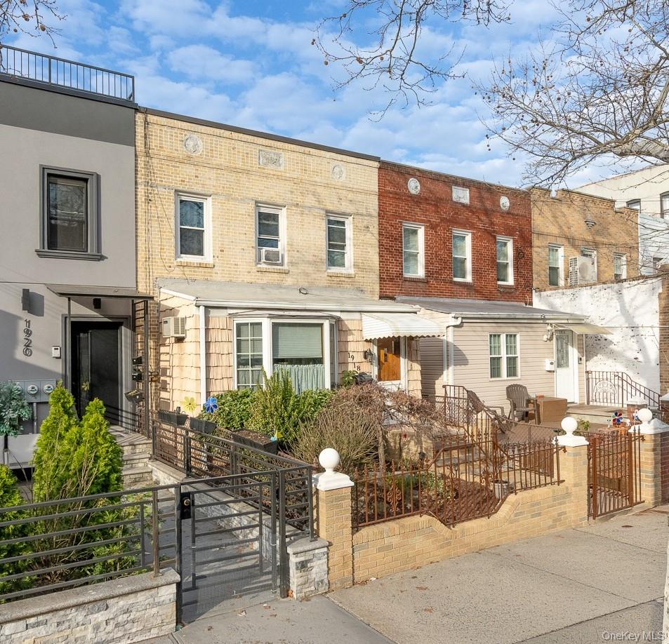 1918 Ditmars Boulevard