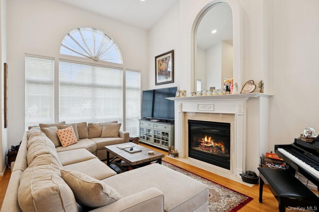 Photo of 186 Windwatch Drive, Hauppauge, NY 11788 (MLS # 965221)