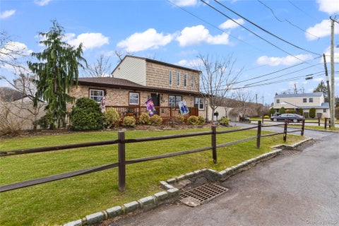 Homes For Sale - 2 Burnett Avenue<br/> Suffolk County, Bay Shore, NY 11706