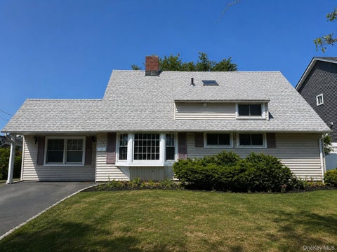 Homes For Sale - 11 Acre Lane<br/> Hicksville, NY 11801