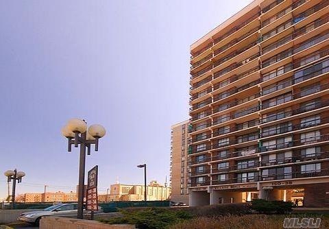 150-38 Union Turnpike #PHF, Kew Garden Hills, New York image 1