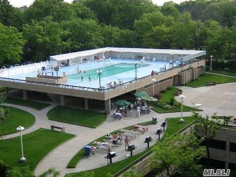 150-38 Union Turnpike #PHF, Kew Garden Hills, New York image 15