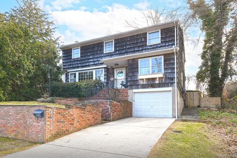 Homes For Sale - 90 E 25th Street<br/> Huntington Station, NY 11746