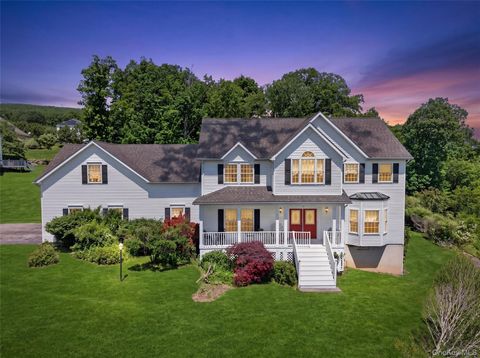 Homes For Sale - 8 Alloway Crescent<br/> Highland Mills, NY 10930