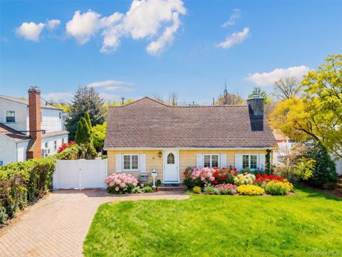 Photo of 49 Beatrice Avenue, Syosset, NY 11791 (MLS # 988226)