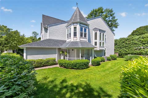 Condo For Sale - 4 Parkridge Court<br/> Huntington, NY 11743