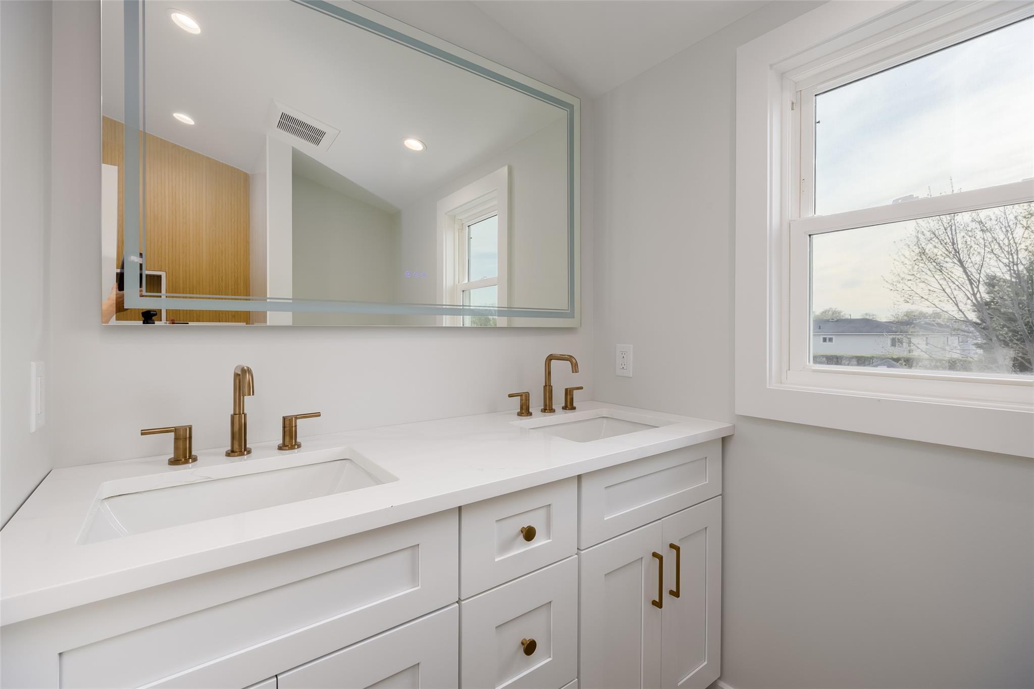 2464 Riverside Avenue, Seaford, New York image 35