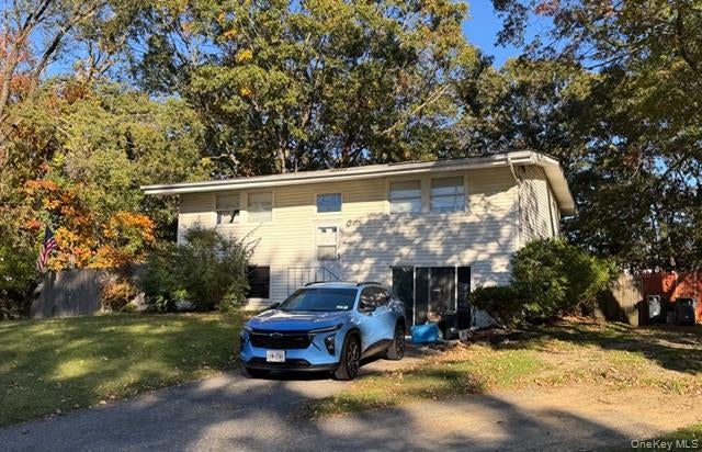 Photo of 12 Arrowhead Lane, East Setauket, NY 11733 (MLS # 1067949)