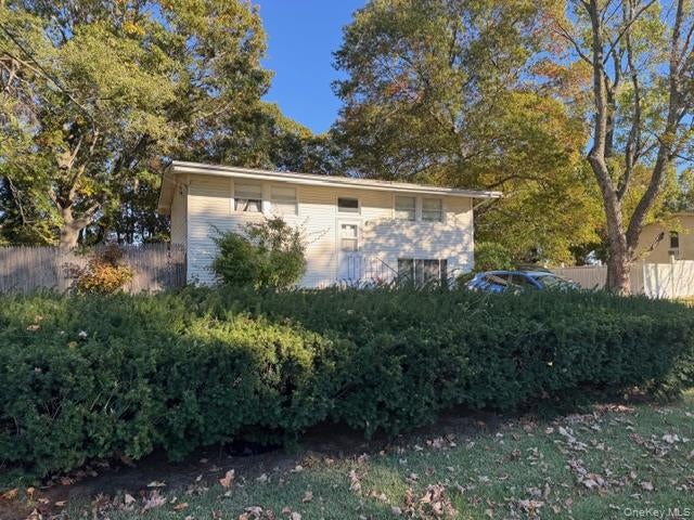 Photo of 12 Arrowhead Lane, East Setauket, NY 11733 (MLS # 1067949)
