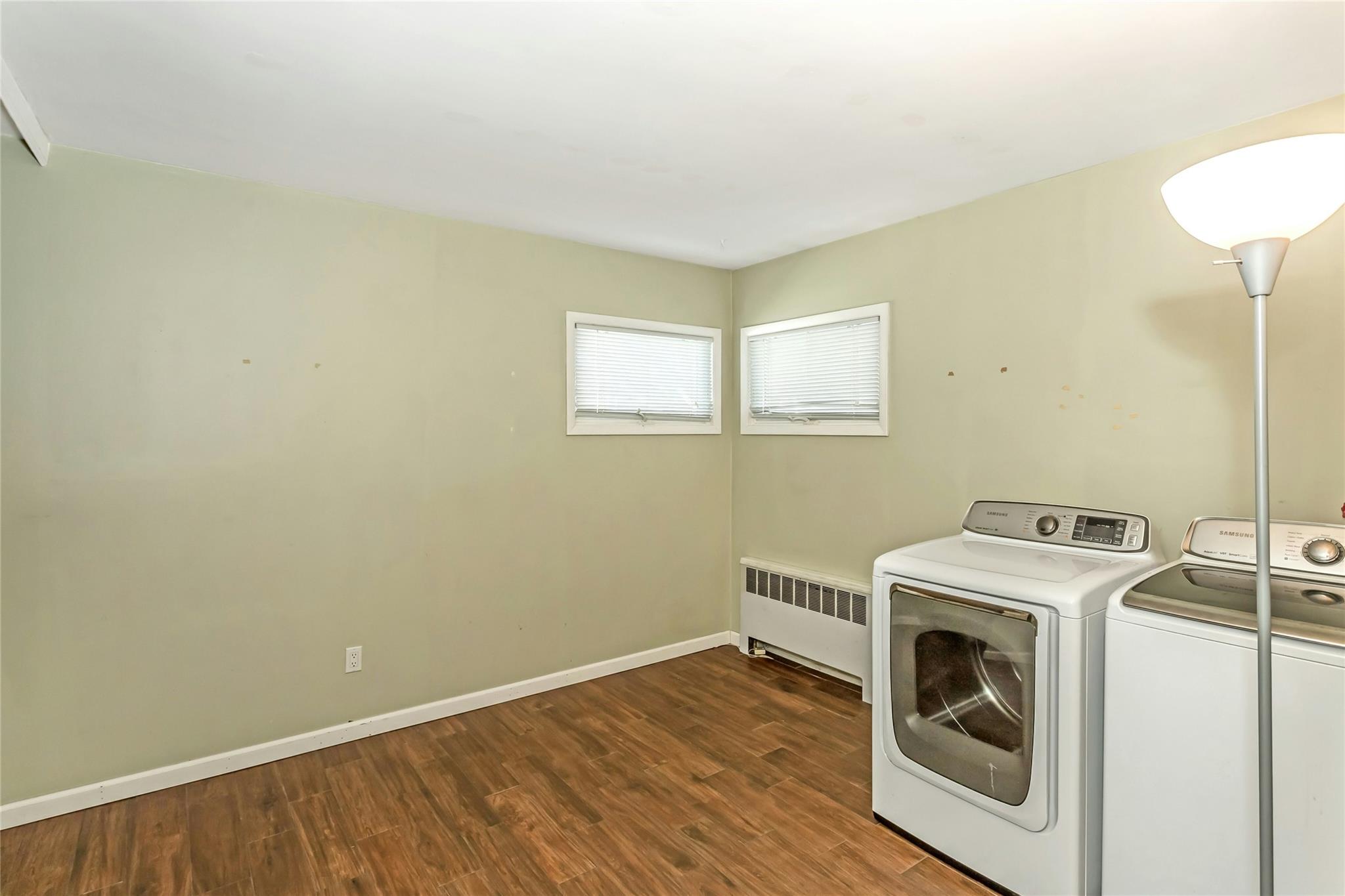 33 Clearwater Drive, Plainview, New York image 12