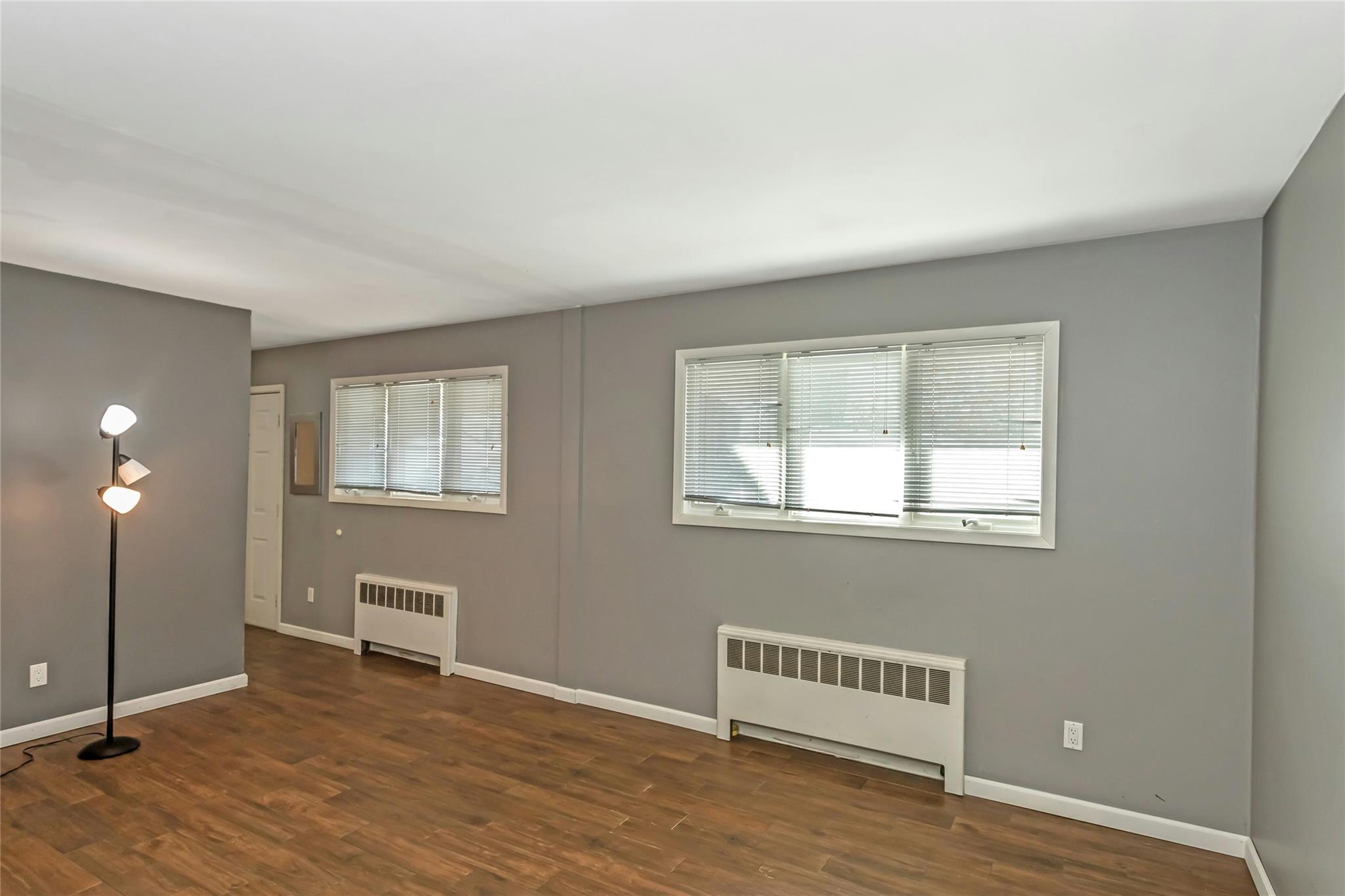 33 Clearwater Drive, Plainview, New York image 13