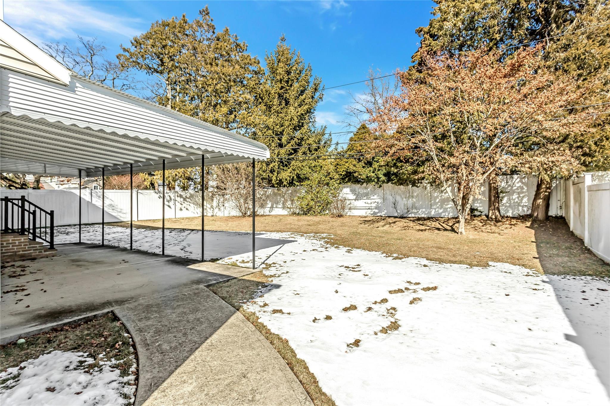 33 Clearwater Drive, Plainview, New York image 22
