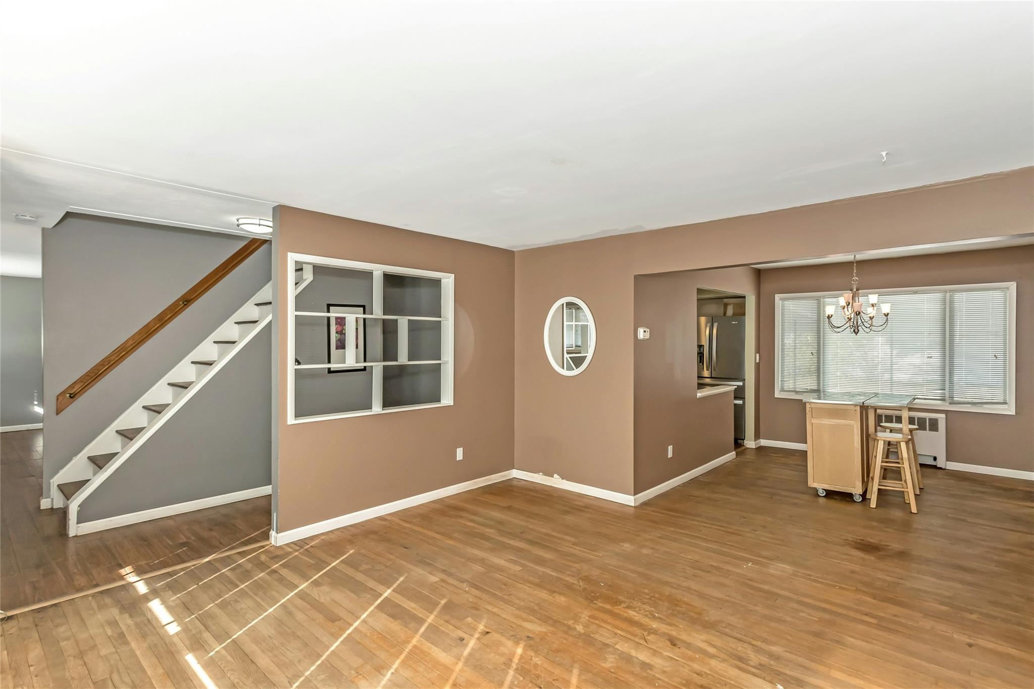 33 Clearwater Drive, Plainview, New York image 5