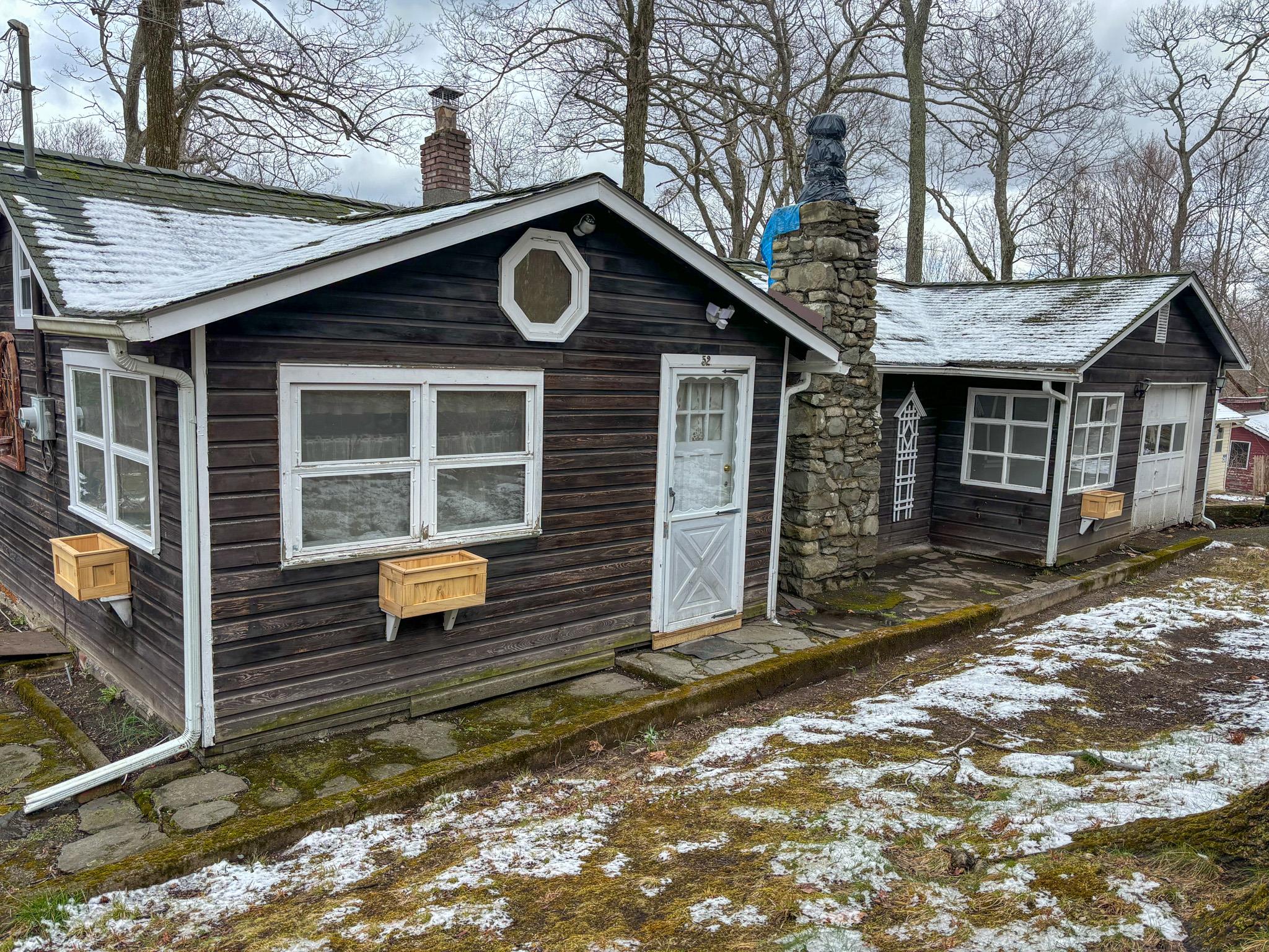 Woodland Circle, Monroe, New York - 2 Bedrooms  
1 Bathrooms  
5 Rooms - 