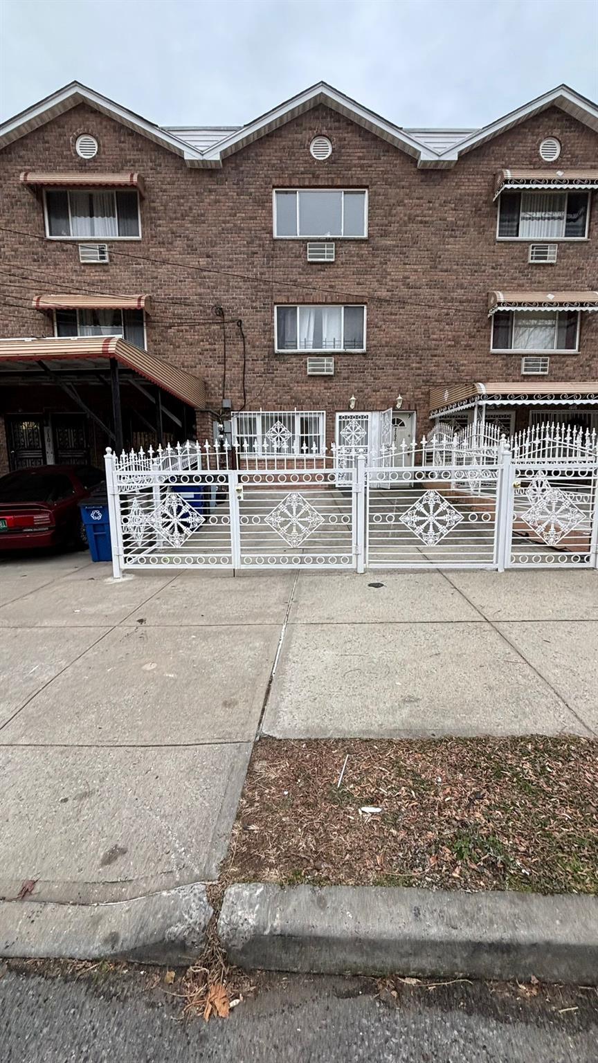 Needham Avenue 1, Bronx, New York - 3 Bedrooms  
3 Bathrooms - 