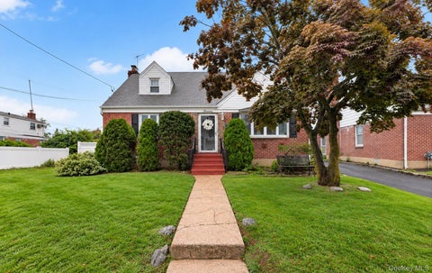 Homes For Sale - 11 White Street<br/> Valley Stream, NY 11580