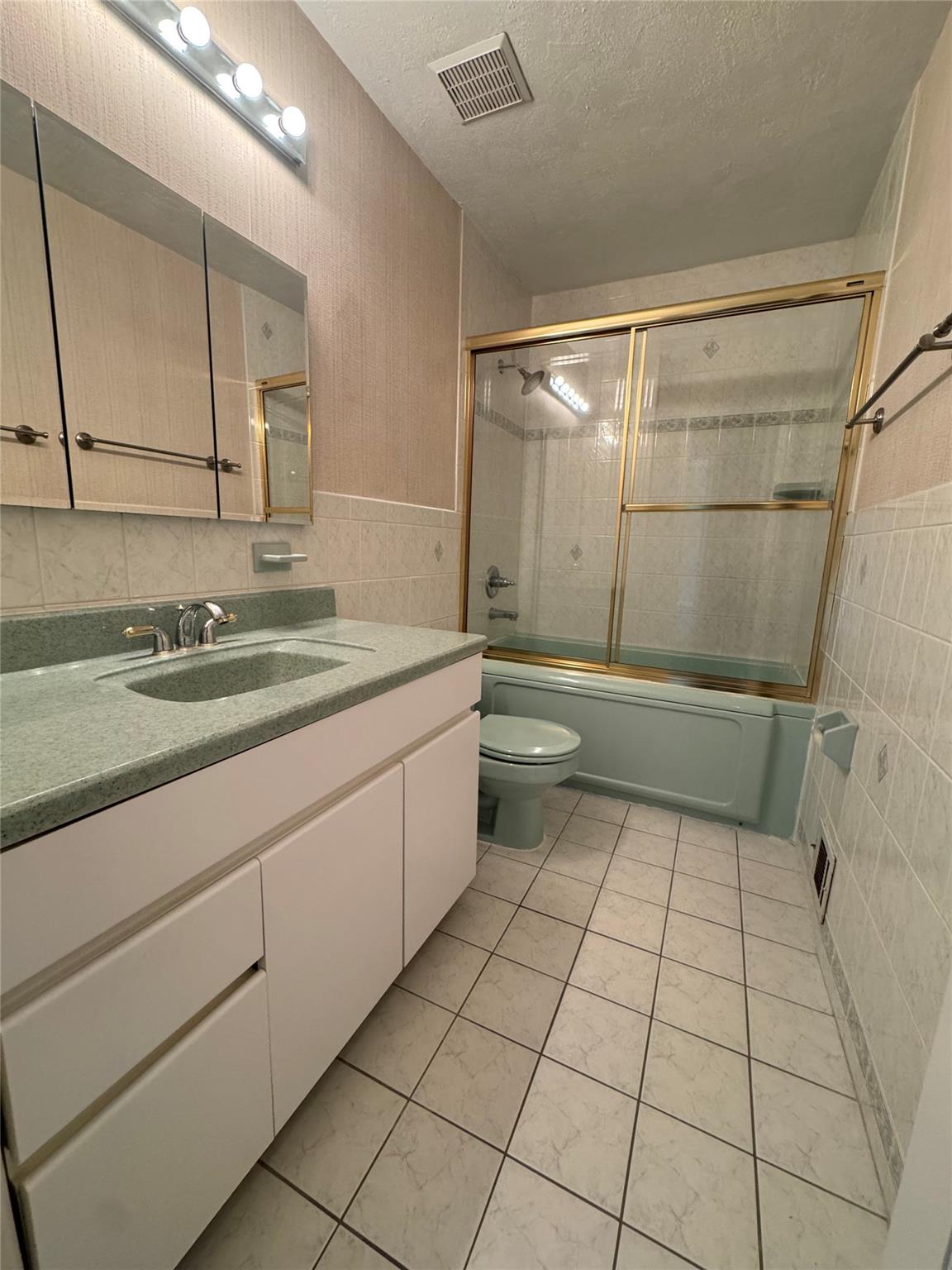 10 W Whalers Cove, Babylon, Florida image 15