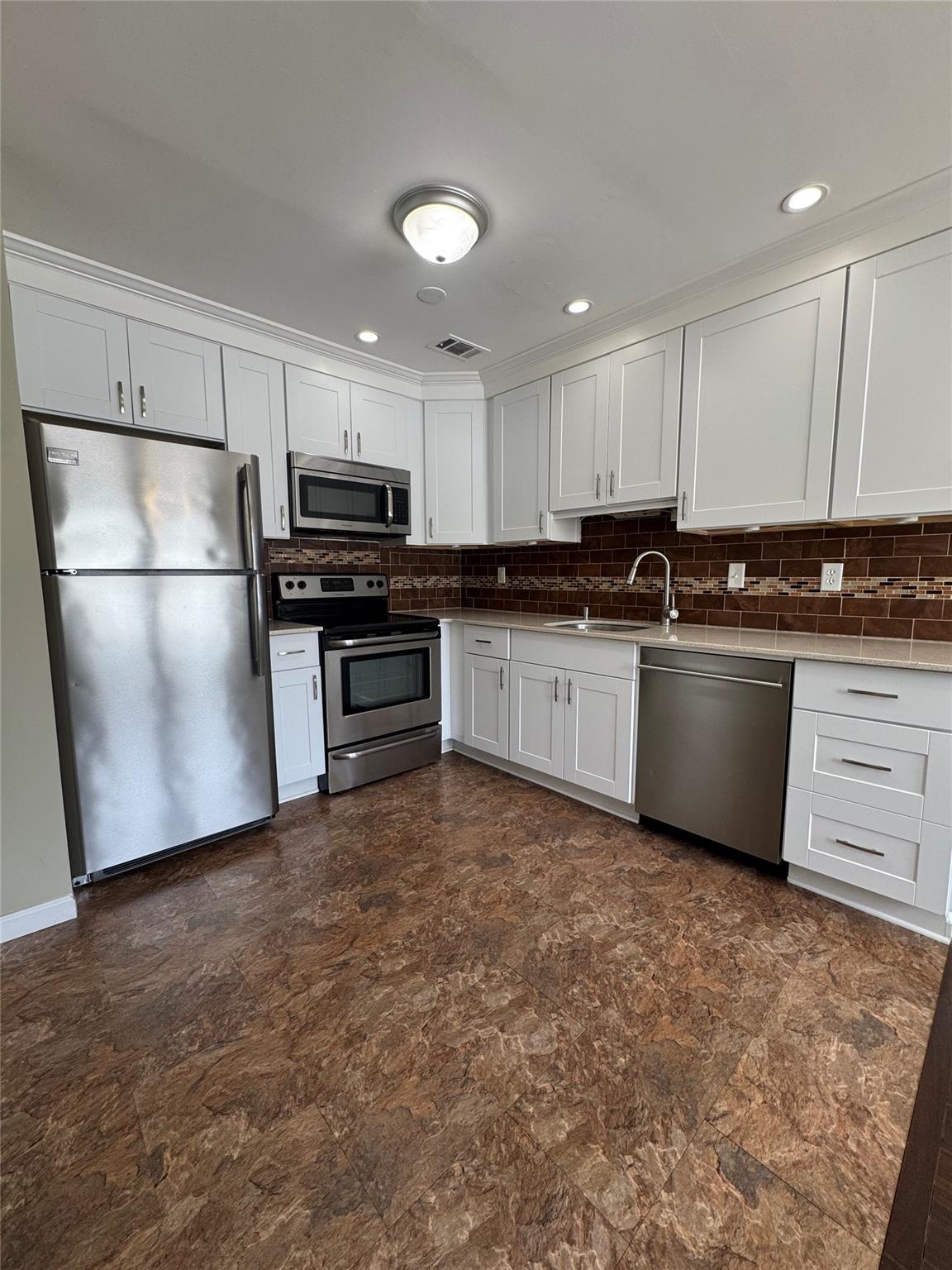 10 W Whalers Cove, Babylon, Florida image 4