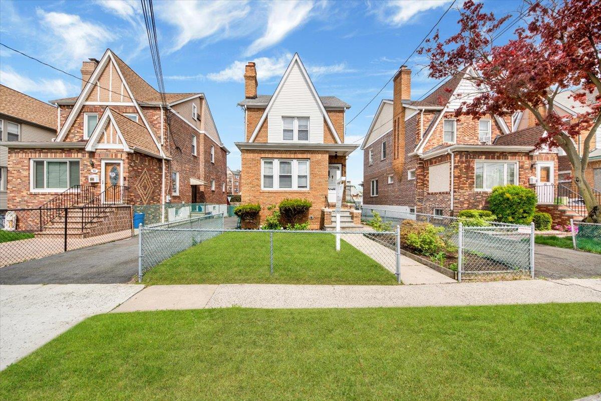 Property for Sale at Boone Street, Yonkers, New York - Bedrooms: 3 
Bathrooms: 2 
Rooms: 6  - $675,000