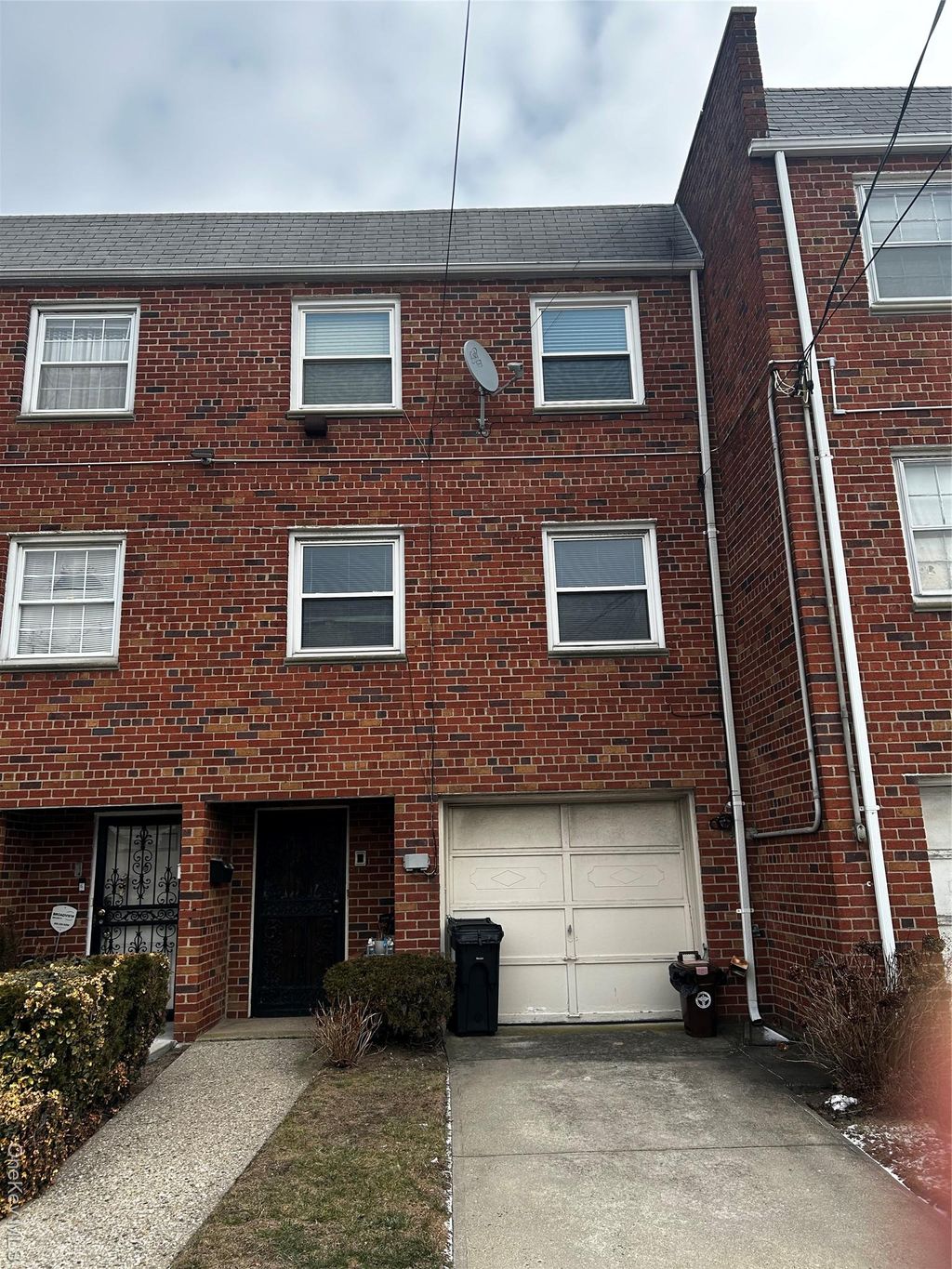 Photo of 428 Fernside Place #428, Far Rockaway, NY 11691 (MLS # 952476)