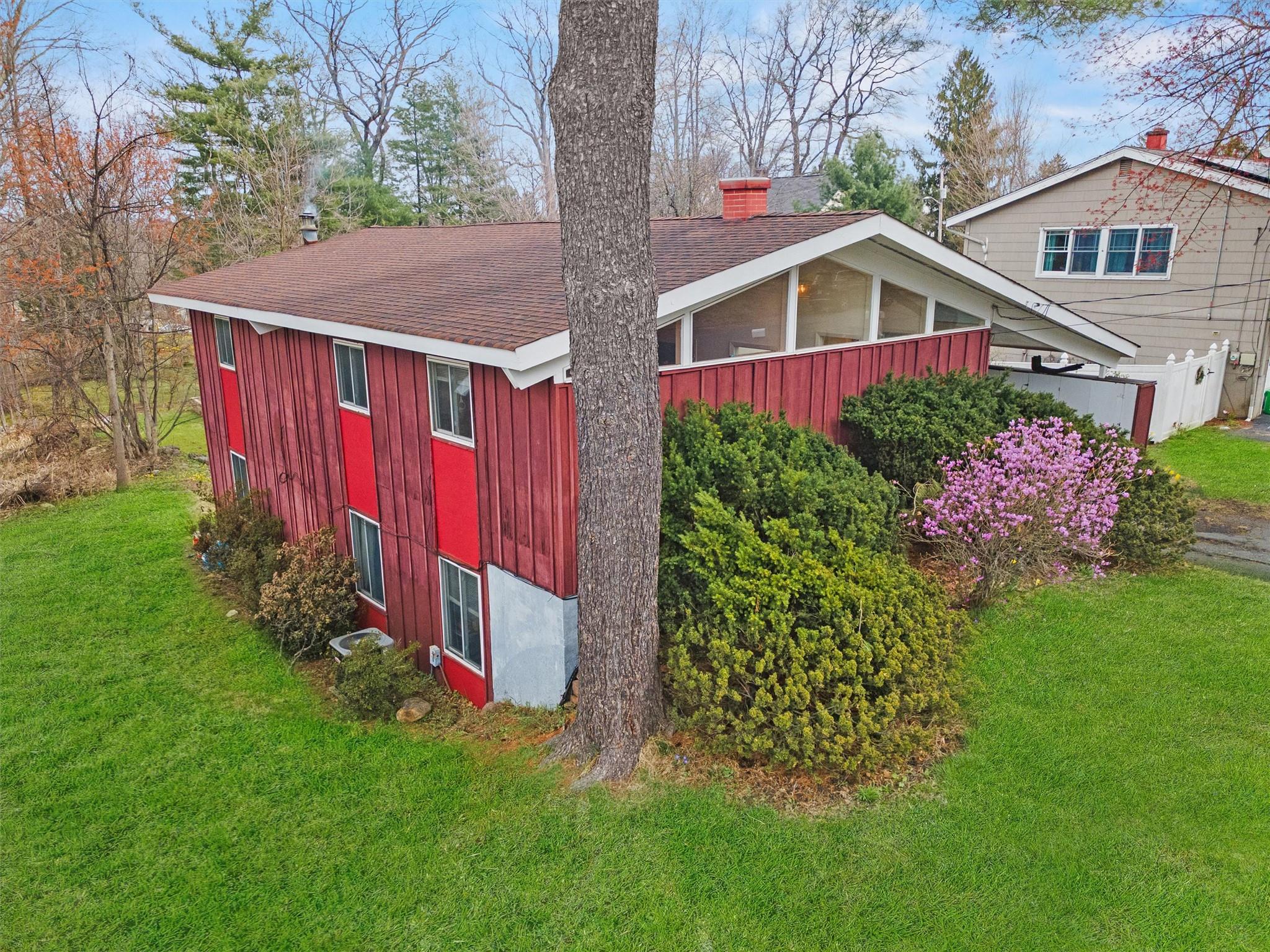 705 Abbey Lane, Valley Cottage, New York image 1