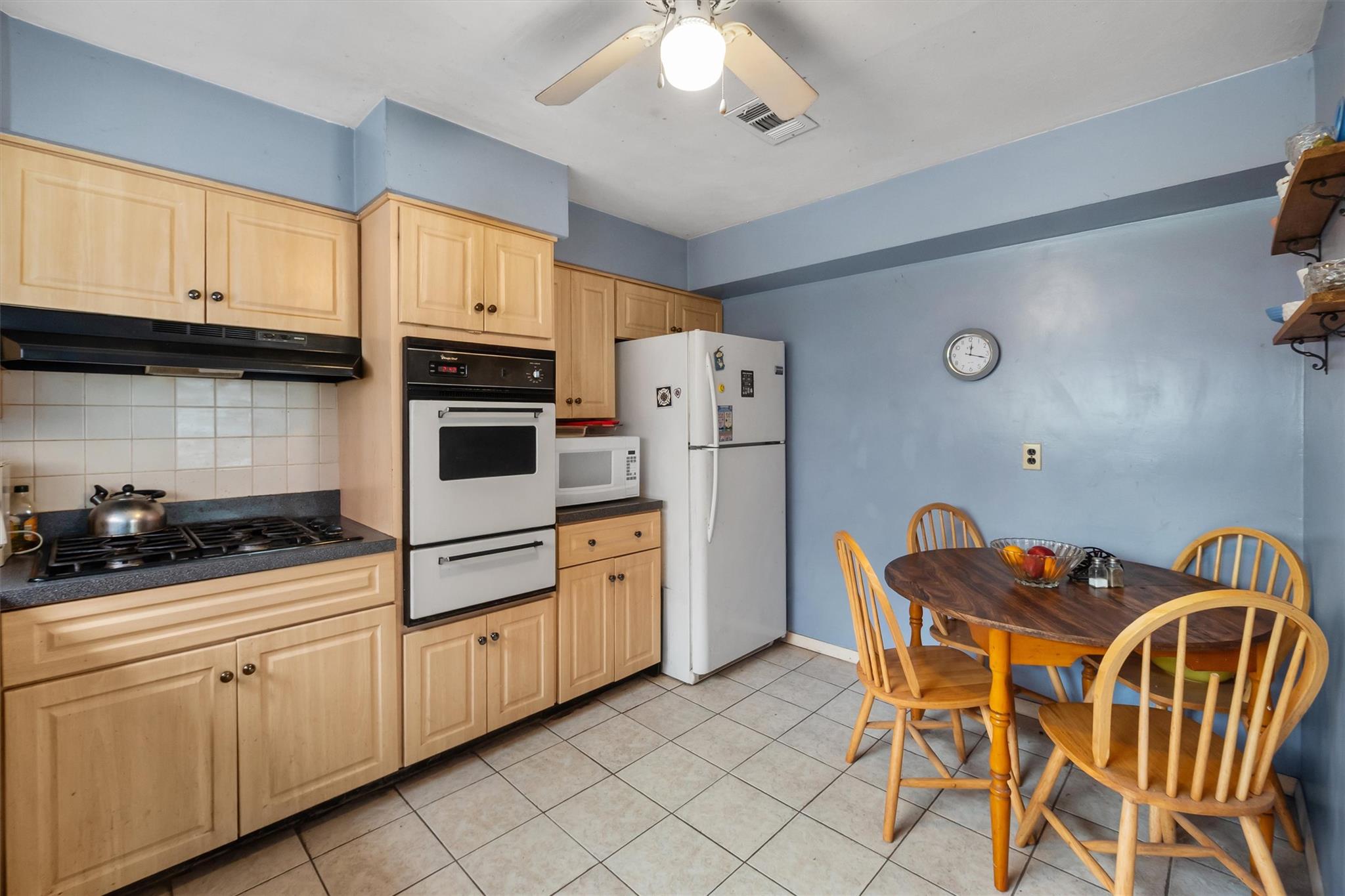 705 Abbey Lane, Valley Cottage, New York image 8