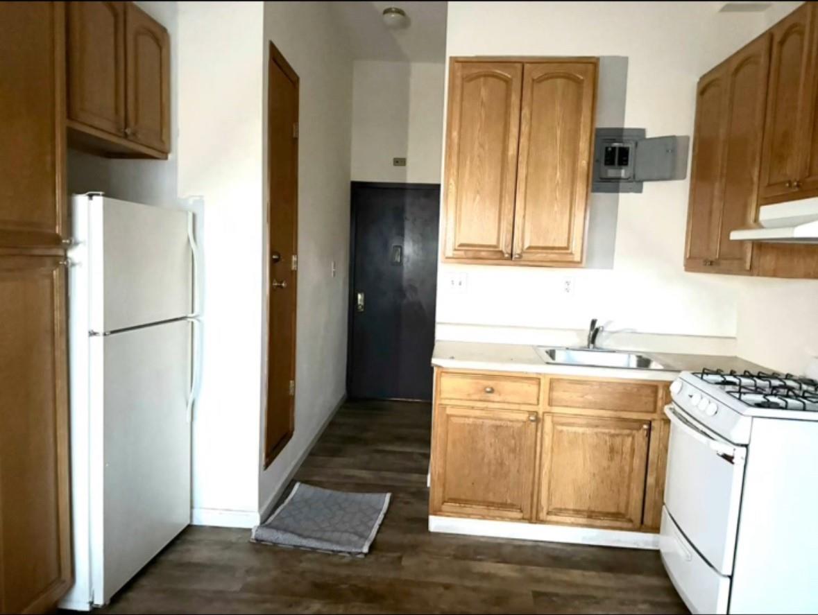 Jamaica Avenue, Hollis, Queens, NY - 2 Bedrooms  
1 Bathrooms - 