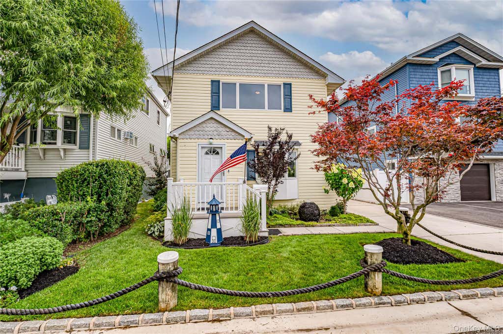 Photo of 15 West Boulevard, East Rockaway, NY 11518 (MLS # 1032503)
