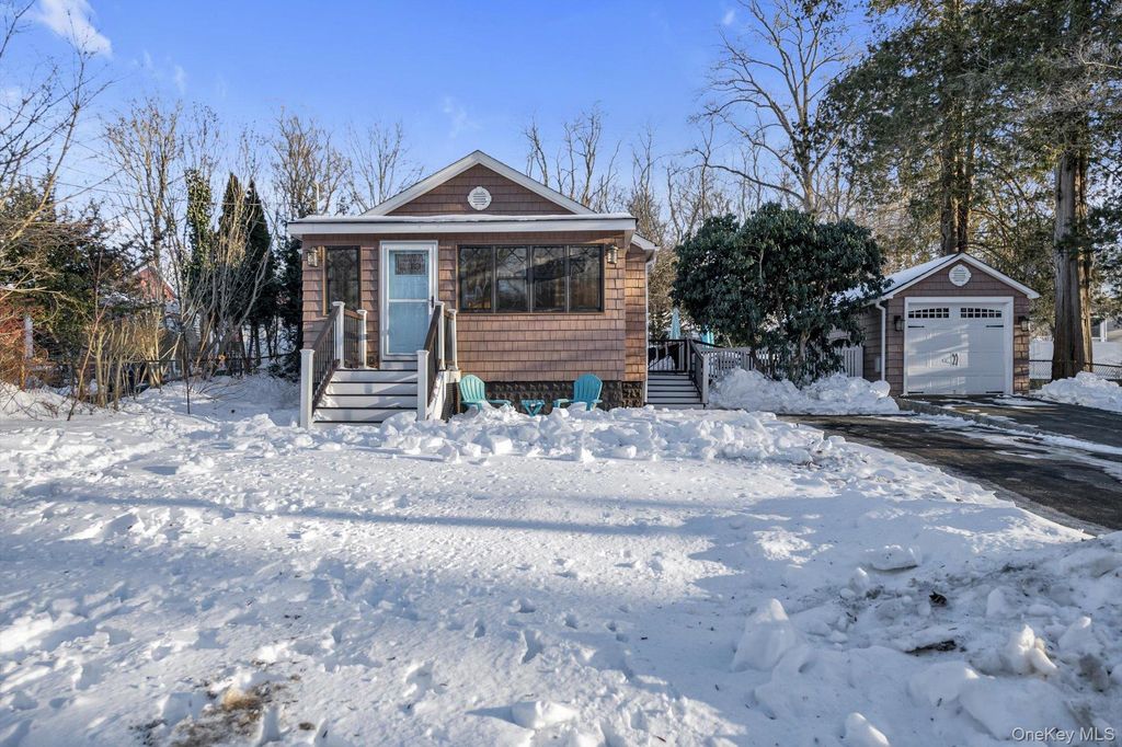 Photo of 41 Narcissus Road, Kings Park, NY 11754 (MLS # 957796)