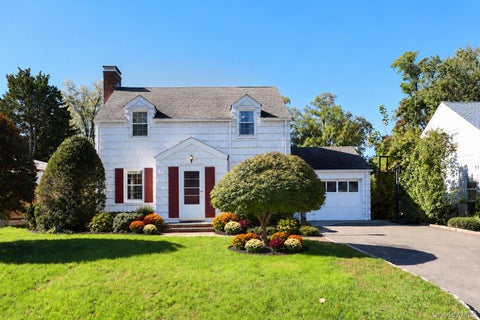 Photo of 15 Ruth Place, Glen Head, NY 11545 (MLS # 1064363)