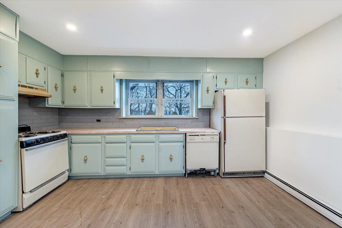 Glenbrook Avenue, Yonkers, New York - 1 Bedrooms  
2 Bathrooms  
4 Rooms - 